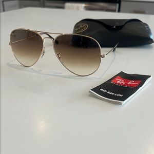 Ray-Ban Classic Gold Aviator Sunglasses polarized